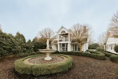 185m2 house to rent for 3500€/month in Kanaalweg Westzijde, Hellevoetsluis