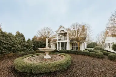 185m2 house to rent for 3500€/month in Kanaalweg Westzijde, Hellevoetsluis