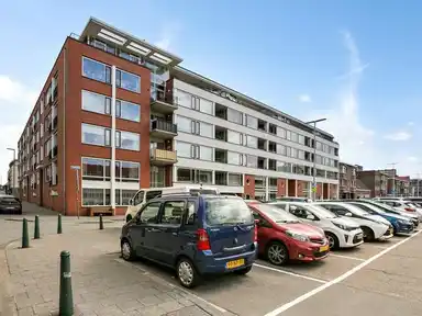 108m2 Appartement à louer pour 2295€/mois à Treilerweg, The Hague