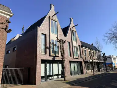 223m2 apartment to rent for 2750€/month in Grachtweg 39, Lisse