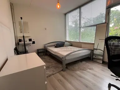 13m2 Chambre à louer pour 720€/mois à Smaragdstraat 32, Groningen