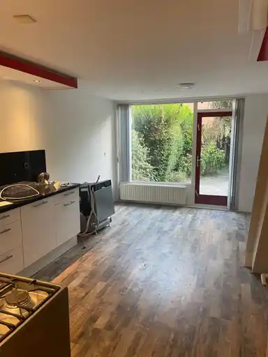 113m2 maison à louer pour 3800€/mois à Hermine Moquettestraat 20, Rotterdam