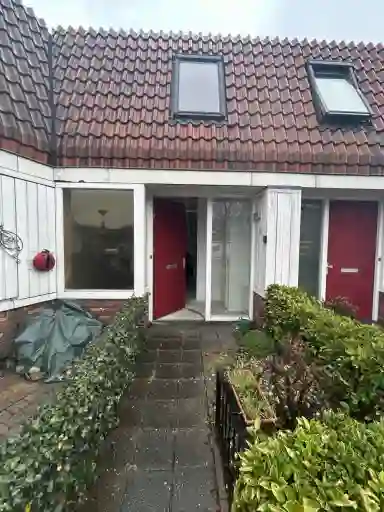 160m2 house to rent for 2072€/month in Esdoornlaan, Zaandam