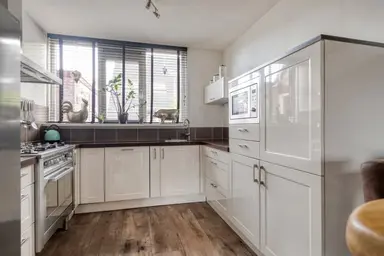 111m2 maison à louer pour 2250€/mois à Slakkenveen 352, Spijkenisse