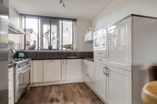111m2 maison à louer pour 2250€/mois à Slakkenveen 352, Spijkenisse