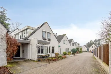 169m2 huis te huur voor 2500€/maand in Lederstraat, Best