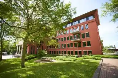 98m2 apartment to rent for 1555€/month in Maanplein, The Hague