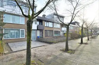 250m2 maison à louer pour 6500€/mois à Wallestein, Amsterdam
