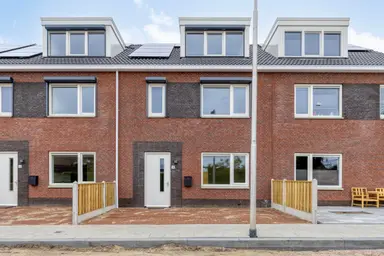 132m2 maison à louer pour 1650€/mois à M.A. de Ruijterstraat 8, Sint-Maartensdijk