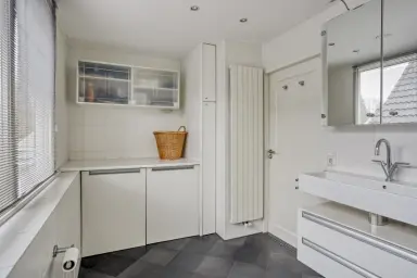 169m2 huis te huur voor 2500€/maand in Lederstraat, Best