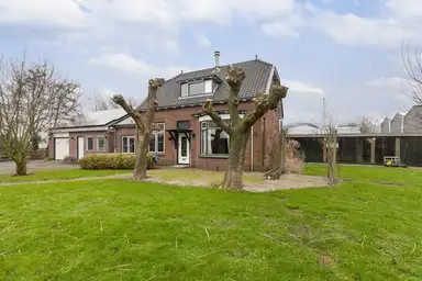 233m2 house to rent for 2800€/month in Overgauwseweg, Pijnacker