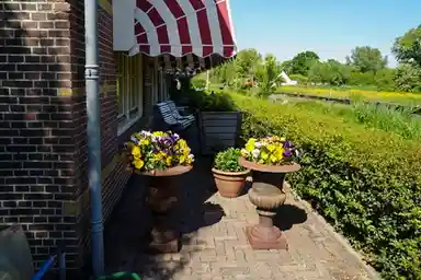 160m2 maison à louer pour 3950€/mois à Voorweg 133, Nieuwe Wetering