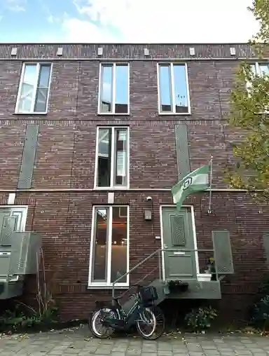 123m2 huis te huur voor 2500€/maand in Nassaustraat, Rotterdam