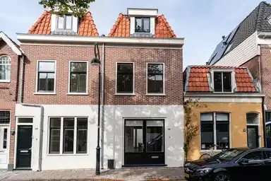 100m2 maison à louer pour 2950€/mois à Gedempte Raamgracht, Haarlem