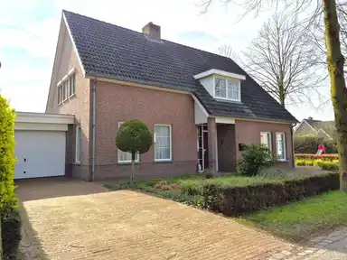 251m2 house to rent for 2750€/month in De Steenoven 7, Wintelre