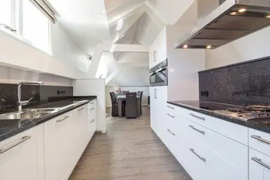 90m2 Appartement à louer pour 2295€/mois à Denneweg, The Hague
