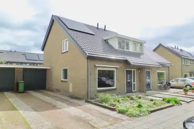 135m2 house to rent for 1235€/month in Kluftlaan 29, Leek