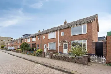 106m2 house to rent for 2600€/month in Bloemenoordplein 22, Waalwijk