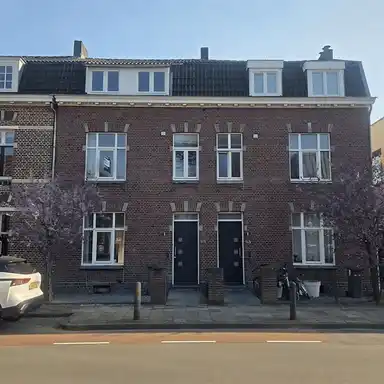 135m2 maison à louer pour 2750€/mois à Bergerstraat 87, Maastricht