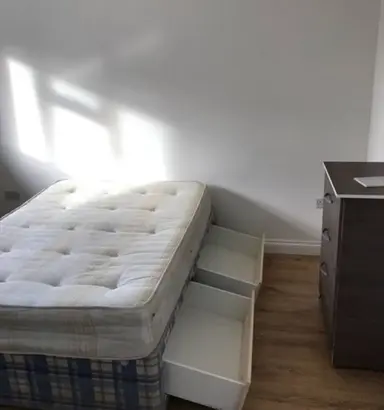 16m2 Chambre à louer pour 480€/mois à Veerlaan 10, Rotterdam
