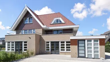 232m2 Haus zur Miete für 4500€/Monat in Hertog Albrechtlaan 6, The Hague