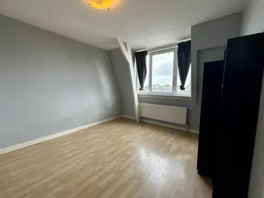18m2 Chambre à louer pour 599€/mois à Valkenbosplein, The Hague