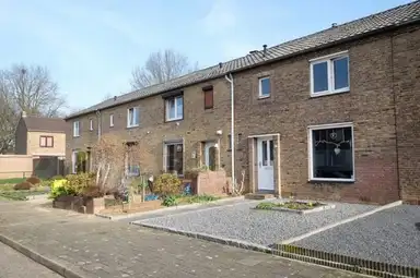 100m2 house to rent for 1091€/month in Henric van Veldekestraat, Sittard