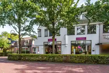 120m2 apartment to rent for 2700€/month in Zevenend 5a, Laren