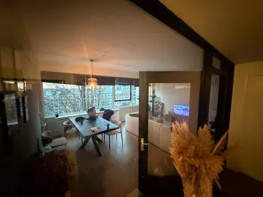 100m2 room to rent for 895€/month in Beursplein, Rotterdam