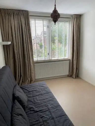 104m2 maison à louer pour 1600€/mois à Weeshuisland 17, Koog aan de Zaan