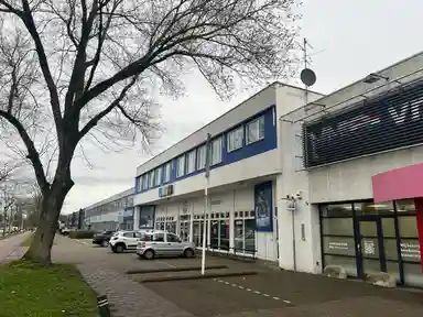 250m2 Appartement à louer pour 2500€/mois à Bisschop Bekkerslaan, Eindhoven