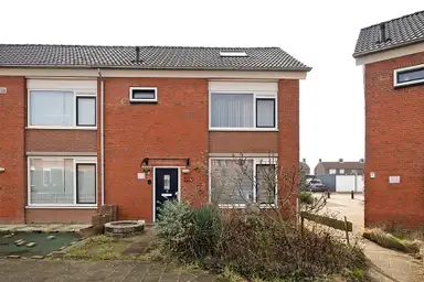 0m2 house to rent for 936.92€/month in Prinses Margrietstraat 13, Helwijk