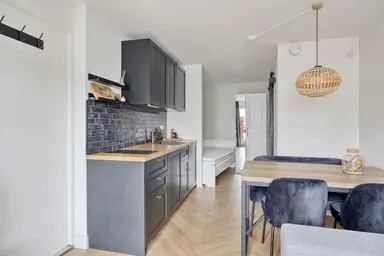 14m2 flat te huur voor 1000€/maand in Middelmeede, Made