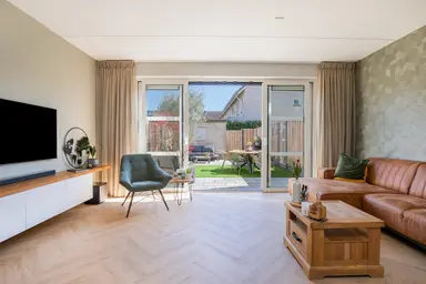 130m2 huis te huur voor 2495€/maand in Vrijenburglaan 201, Barendrecht