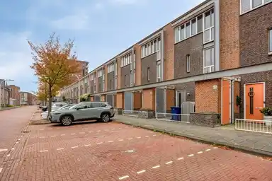 141m2 house to rent for 2950€/month in Fluitschiplaan 255, The Hague