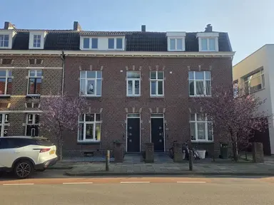 135m2 maison à louer pour 2750€/mois à Bergerstraat, Maastricht