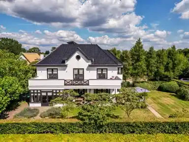 432m2 Haus zur Miete für 7250€/Monat in Bavelse Leij, Bavel