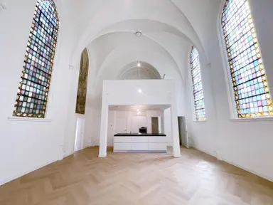 156m2 flat to rent for 3225€/month in Rhijngeesterstraatweg, Oegstgeest