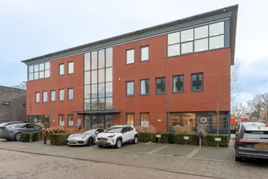 360m2 apartment to rent for 3333.33€/month in Kastanjelaan 6b, Ridderkerk