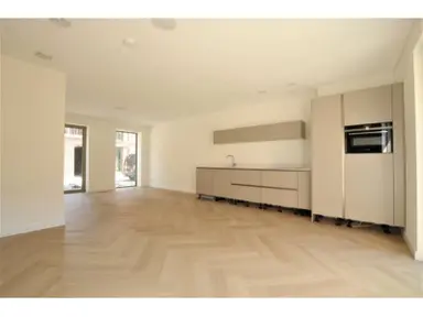 95m2 maison à louer pour 2300€/mois à Prinses Mariannehof, Eindhoven