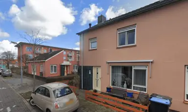 88m2 maison à louer pour 950.08€/mois à Willem van Saendenstraat 5, Krommenie