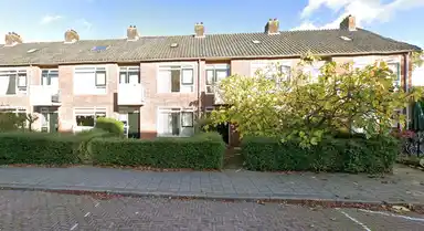 114m2 maison à louer pour 935€/mois à Peter van Anrooystraat, Leiden