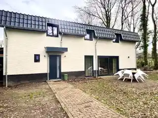 106m2 huis te huur voor 2250€/maand in Heikantstraat, Waalre