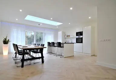 250m2 maison à louer pour 6500€/mois à Wallestein 61, Amsterdam