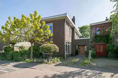 150m2 maison à louer pour 2850€/mois à Dokter de Boerstraat 9, Oostzaan