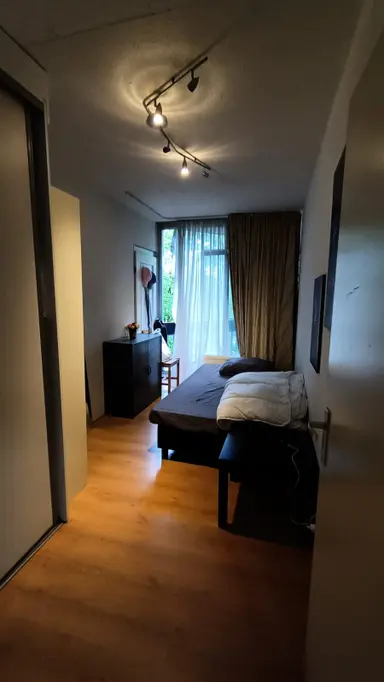 15m2 Kamer te huur voor 900€/maand in Daltonstraat, Schiedam