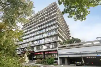 210m2 apartment to rent for 3400€/month in Sir Winston Churchilllaan, Rijswijk