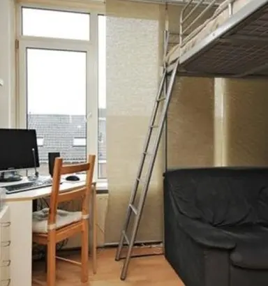 12μ² Δωμάτιο προς ενοικίαση για 580€/μήνα σε Goeverneurlaan 26, The Hague