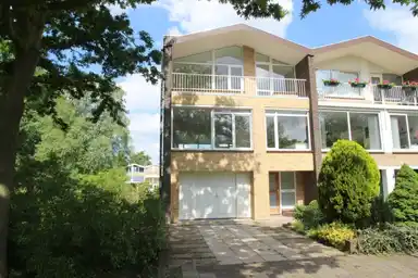 166m2 Casa in affitto per 3500€/mese a Willem Pijperlaan 7, Voorschoten