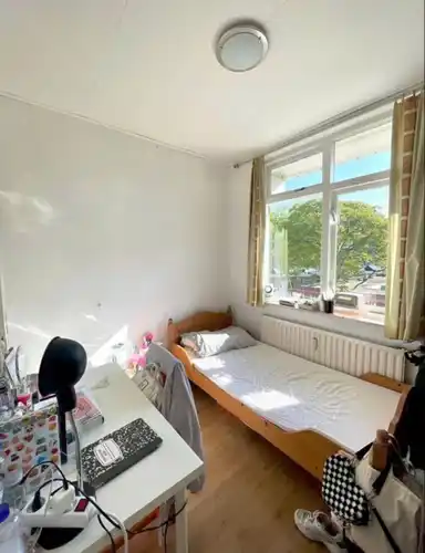 8m2 room to rent for 638€/month in Mariniersweg, Rotterdam